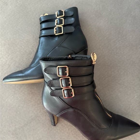IDIFU Black Heeled Boots with Buckle Straps - Picture 1 of 7